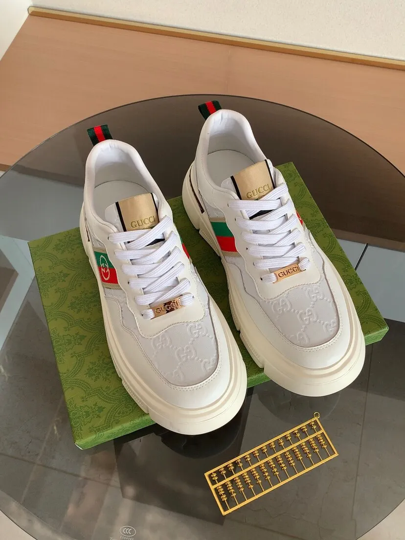 Factory price 400. The new GUCCI (Gucci) is launched at the same time, new men's shoes, 😘fabrics are selected imported cowhide, lining: sheepskin lining. 👍🏿 High-end ☄️ air-cushion molded anti-slip rubber outsole, exquisite lines, simple and elegant, comfortable and high-end for leisure travel. Code number: 38 to 44 (45 can be customized and cannot be returned or exchanged)
